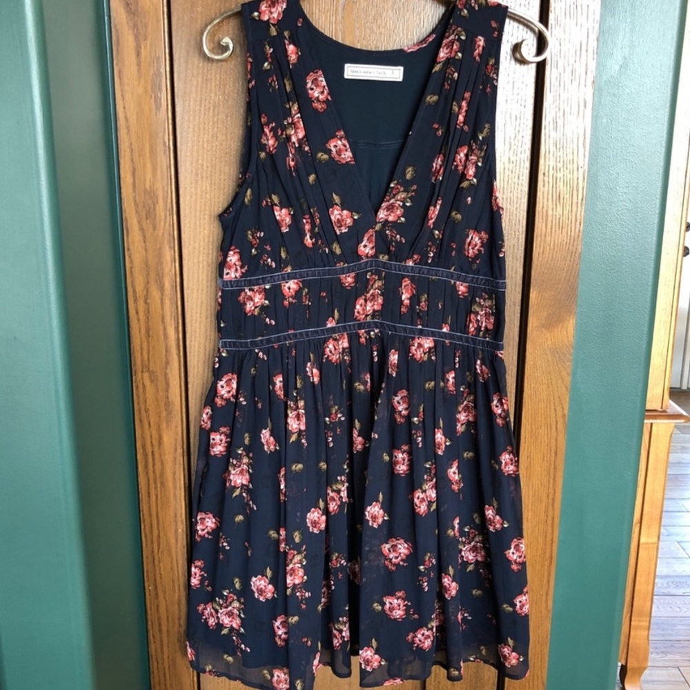 NWOT Abercrombie & Fitch Navy Floral Printed Dress